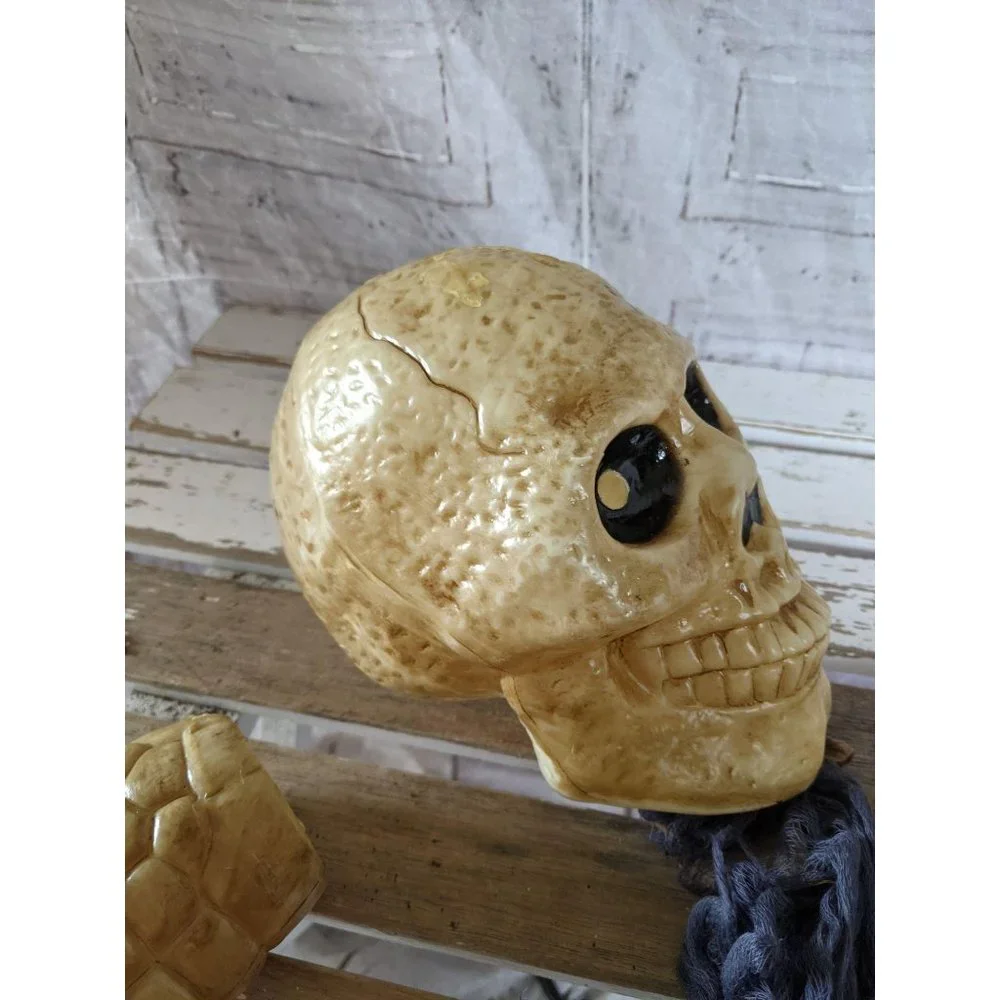 Skull‎ skeleton head hands ground breaker lawn deco
